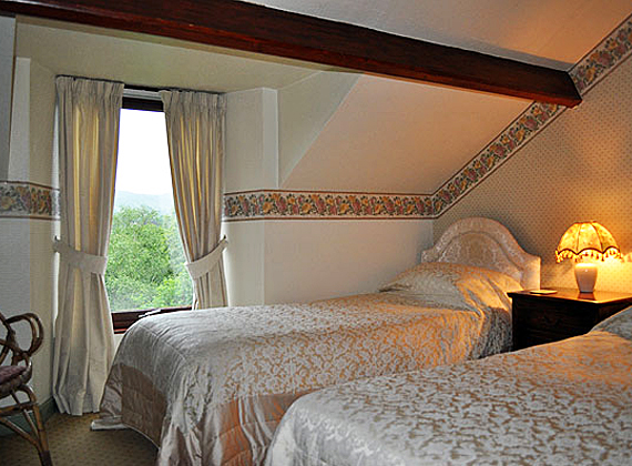 Comfortable Twin Bedroom (Room 4)